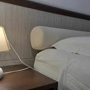 Domo - Guest-house Il Nespolo Fiorito Couette-café